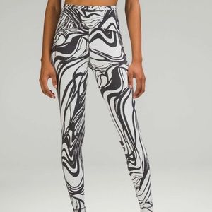 NWT Lululemon 28” Leggings Size 8